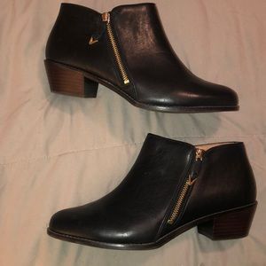 Size 11 *WIDE* Vionic Jolene Black leather bootie
